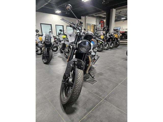 2026 Triumph, 1 km, Import Kanada — Foto 3 z 5