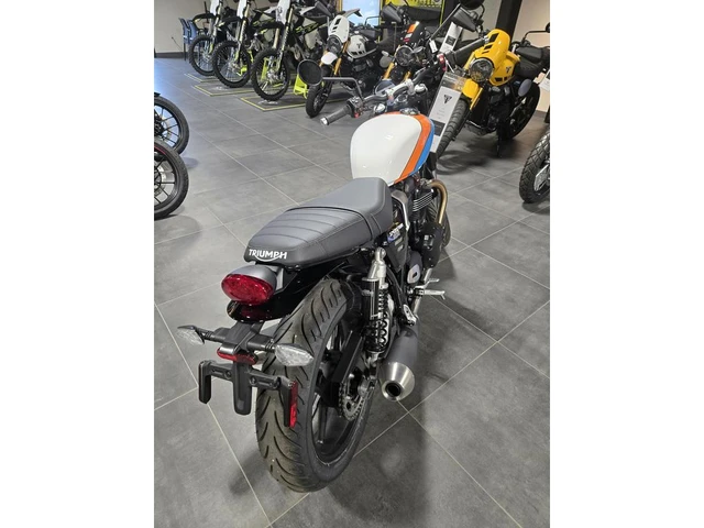 2026 Triumph, 1 km, Import Kanada — Foto 5 z 5