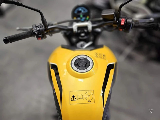 2026 Triumph, 2 km, Import Kanada — Foto 3 z 5