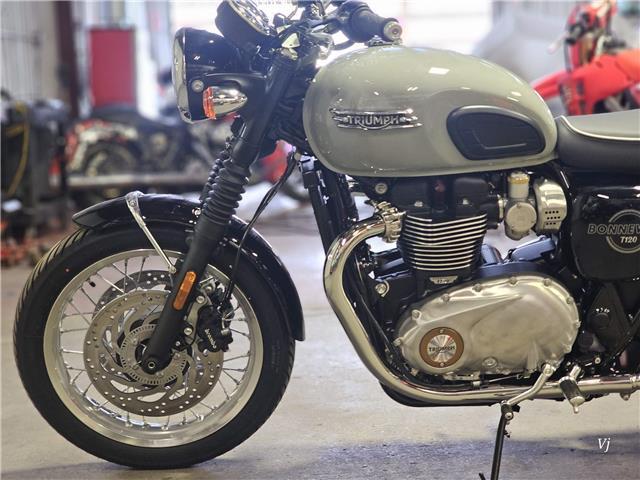2026 Triumph, 2 km, Import Kanada — Foto 5 z 5