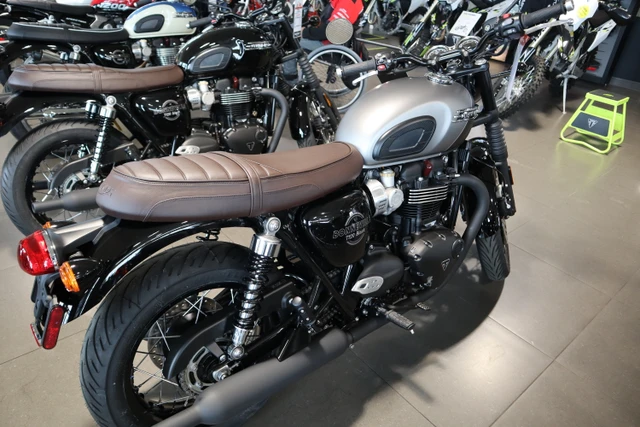 2026 Triumph, schwarz, Import Kanada — Foto 2 z 5