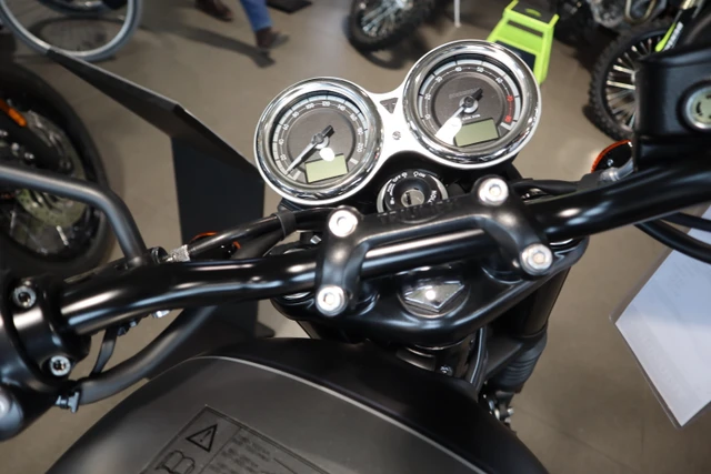 2026 Triumph, schwarz, Import Kanada — Foto 3 z 5
