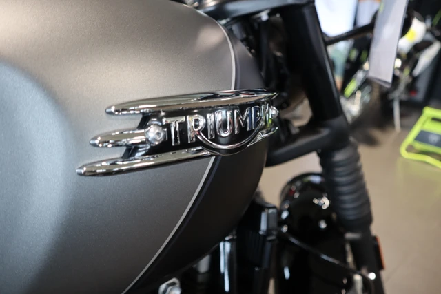 2026 Triumph, schwarz, Import Kanada — Foto 4 z 5