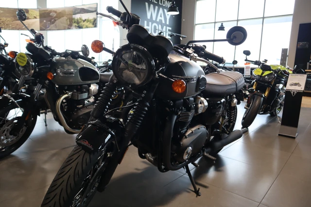 2026 Triumph, schwarz, Import Kanada — Foto 5 z 5