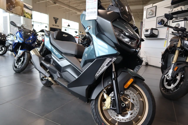 2026 BMW, Import Kanada — Foto 1
