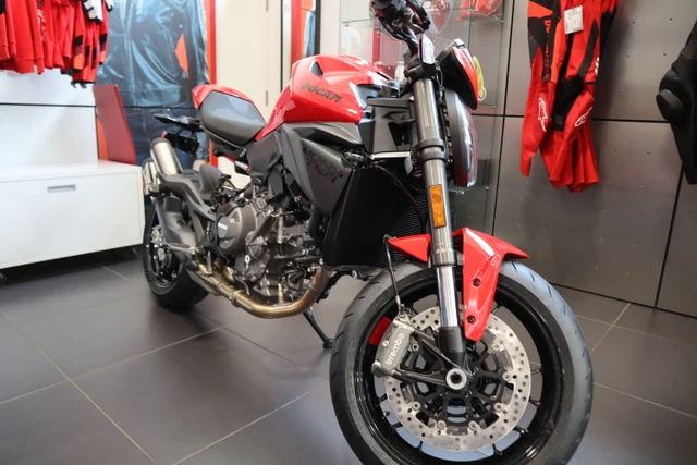 2026 Ducati, rot, Import Kanada — Foto 1
