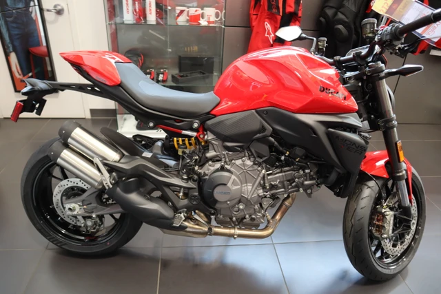 2026 Ducati, rot, Import Kanada — Foto 2 z 5