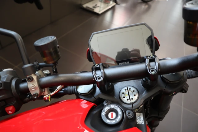 2026 Ducati, rot, Import Kanada — Foto 4 z 5