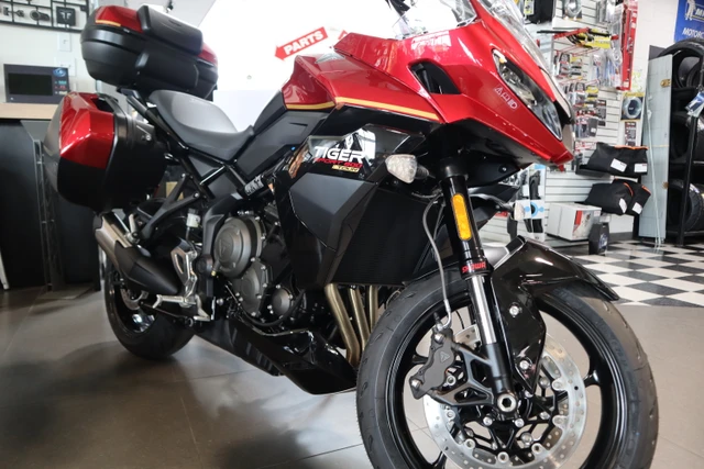 2026 Triumph, rot, Import Kanada — Foto 1