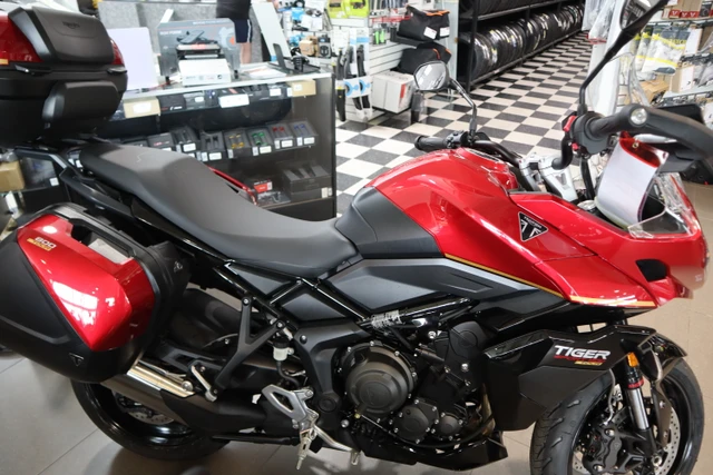 2026 Triumph, rot, Import Kanada — Foto 2 z 5