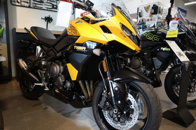 2026 Triumph, gelb, Import Kanada — Foto 1