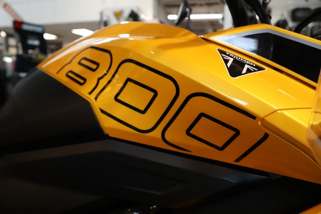 2026 Triumph, gelb, Import Kanada — Foto 3 z 5