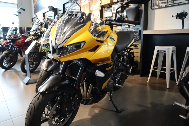 2026 Triumph, gelb, Import Kanada — Foto 4 z 5