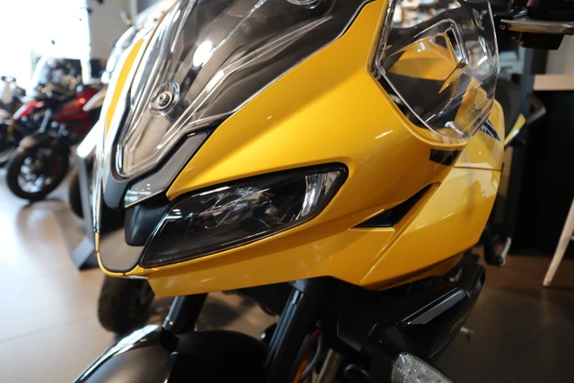 2026 Triumph, gelb, Import Kanada — Foto 5 z 5