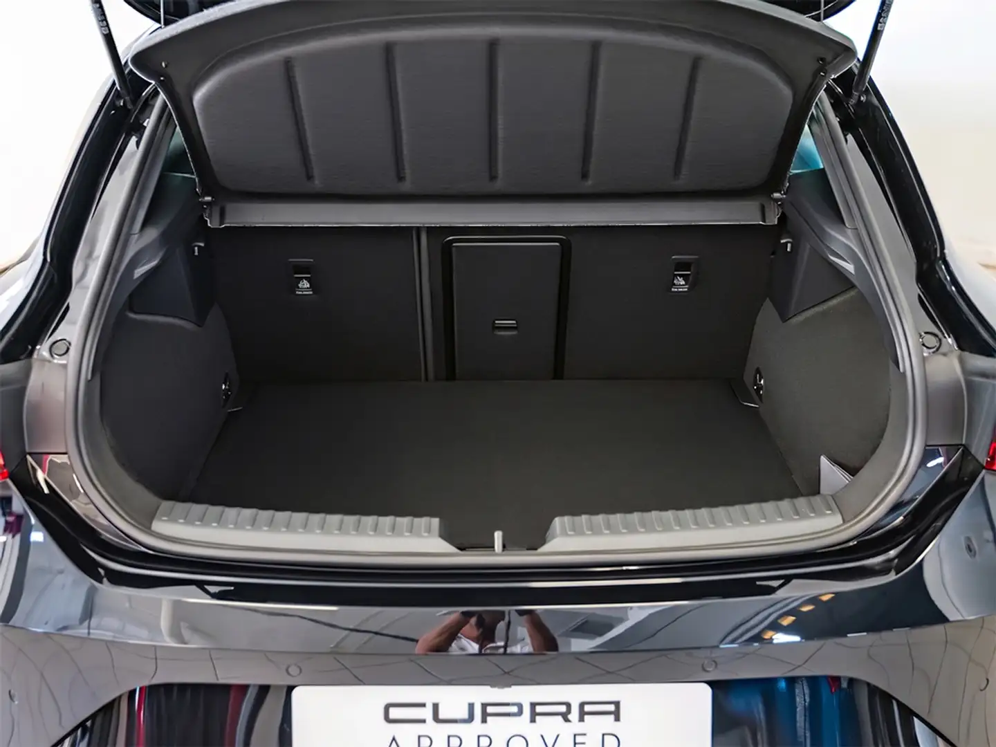 2026 Cupra Leon, 10 km, Spanien — Foto 7 z 12
