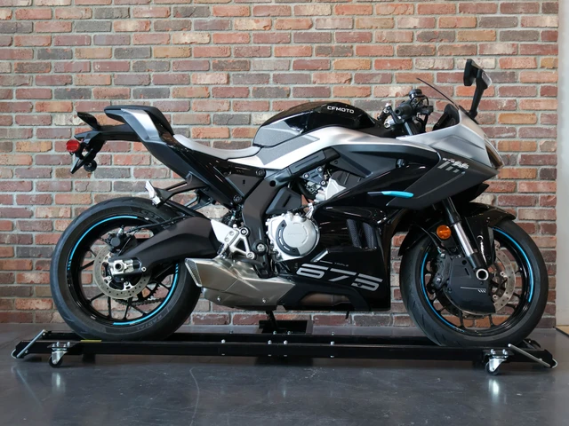 2026 CFMOTO, 127 km, Import Kanada — Foto 2 z 5
