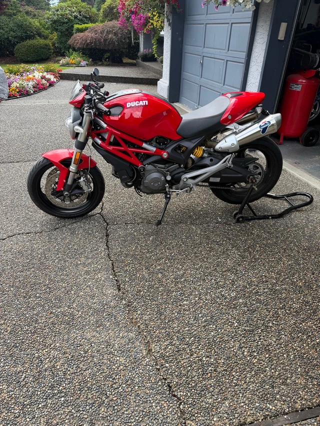2009 Ducati, 10.960 km, Import Kanada — Foto 2 z 5