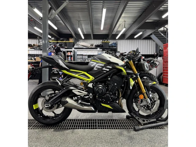 2026 Triumph, Import Kanada — Foto 1