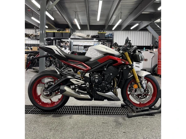 2026 Triumph, Import Kanada — Foto 1