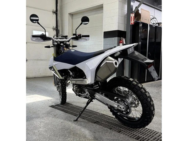2027 Husqvarna, Import Kanada — Foto 5 z 5