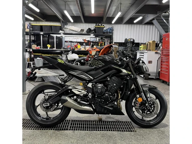 2026 Triumph, Import Kanada — Foto 1
