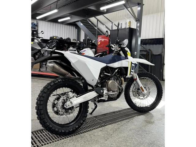 2027 Husqvarna, Import Kanada — Foto 2 z 5