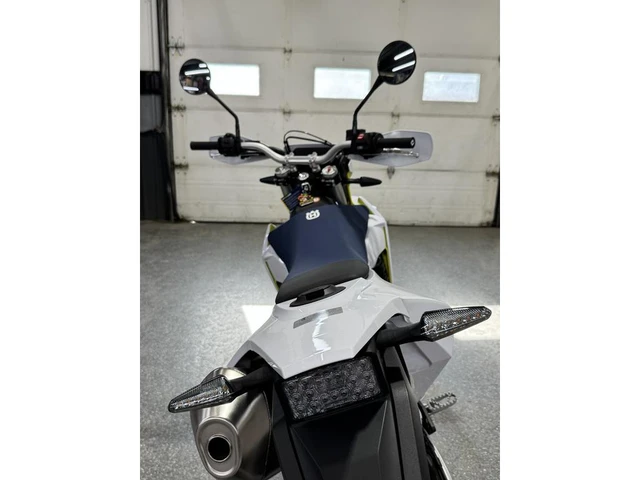 2027 Husqvarna, Import Kanada — Foto 4 z 5