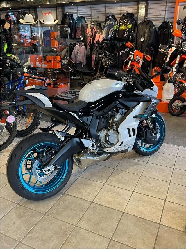 2026 CFMOTO, Import Kanada — Foto 3 z 3