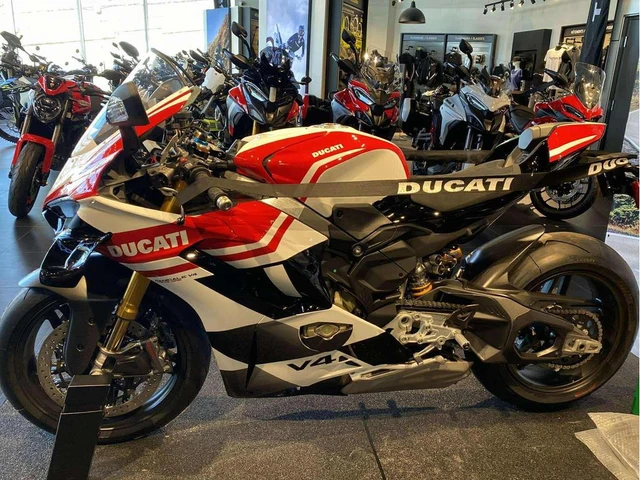 2025 Ducati, 1 km, Import Kanada — Foto 3 z 5