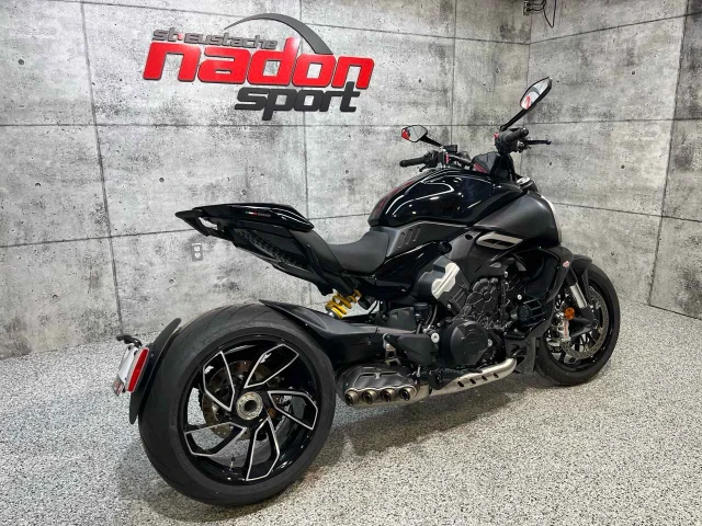 2024 Ducati, 916 km, Import Kanada — Foto 4 z 5