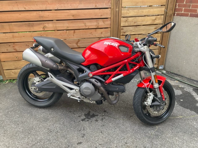 2010 Ducati, 17.000 km, Import Kanada — Foto 1
