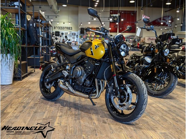 2026 Triumph, gelb, 1 km, Import Kanada — Foto 1