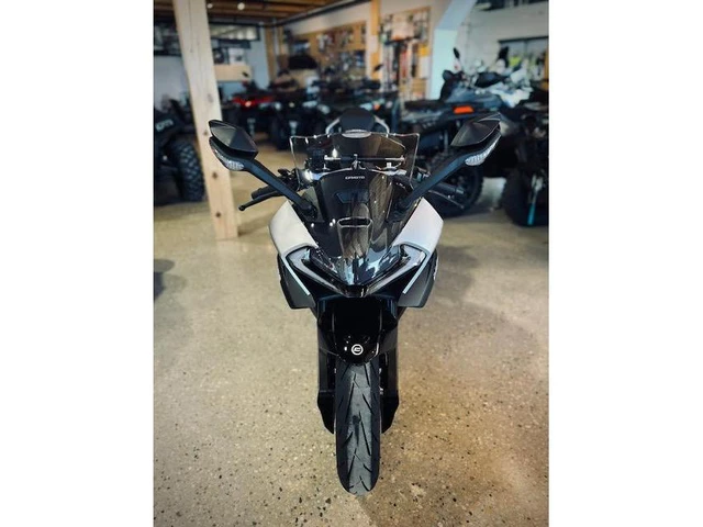 2026 CFMOTO, Import Kanada — Foto 1