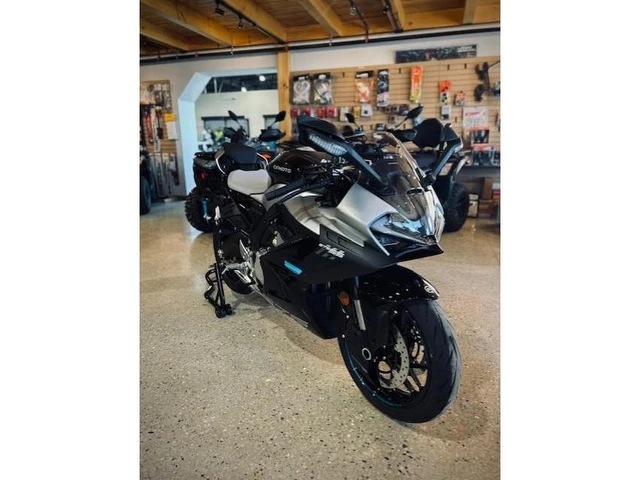 2026 CFMOTO, Import Kanada — Foto 2 z 5