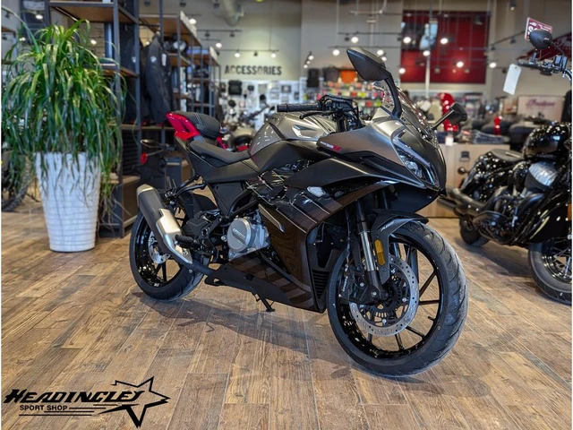 2026 CFMOTO, schwarz, 1 km, Import Kanada — Foto 1