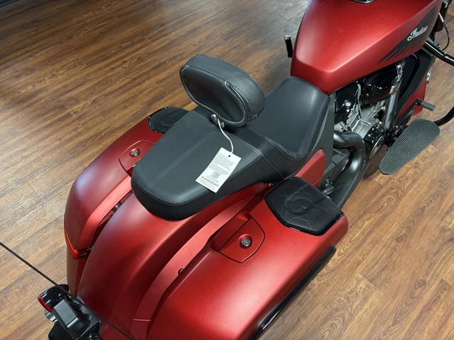 2025 Indian, Import Kanada — Foto 4 z 5