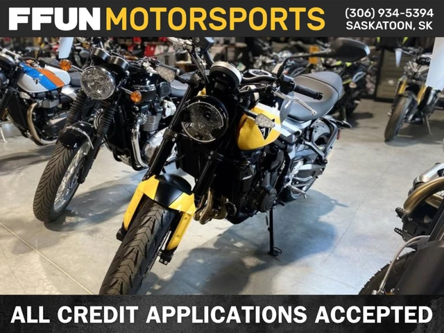 2025 Triumph, schwarz, 10 km, Import Kanada — Foto 1