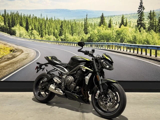 2022 Triumph, schwarz, 8.500 km, Import Kanada — Foto 1