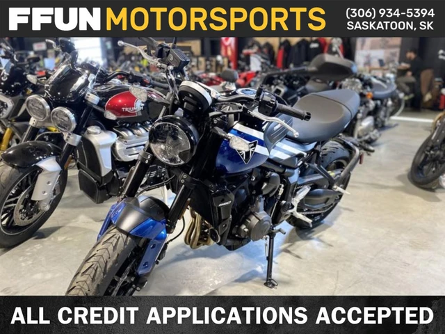 2025 Triumph, schwarz, Import Kanada — Foto 1