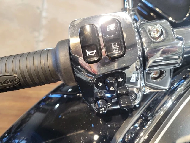 2026 Indian, schwarz, 10 km, Import Kanada — Foto 2 z 5