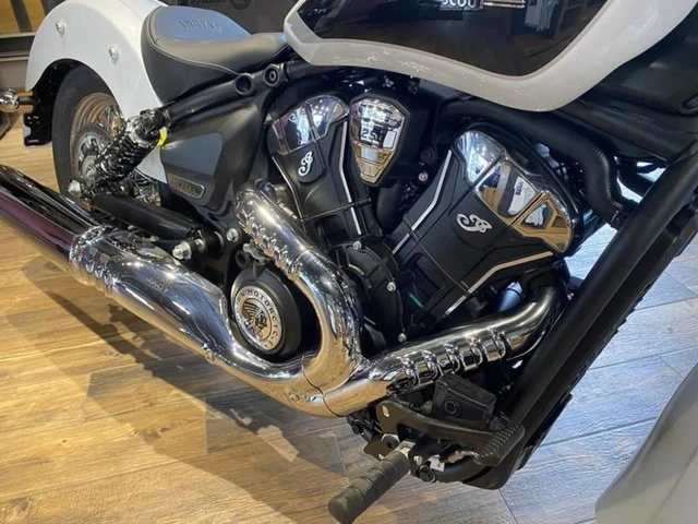 2025 Indian, weiß, 23 km, Import Kanada — Foto 4 z 4