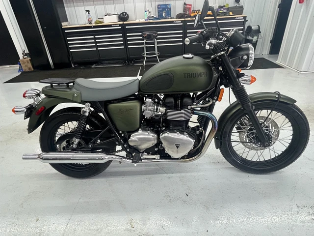 2012 Triumph, 146 km, Import Kanada — Foto 1 | AMECAR 2012 Triumph, 146 km, Import Kanada — Foto 1
