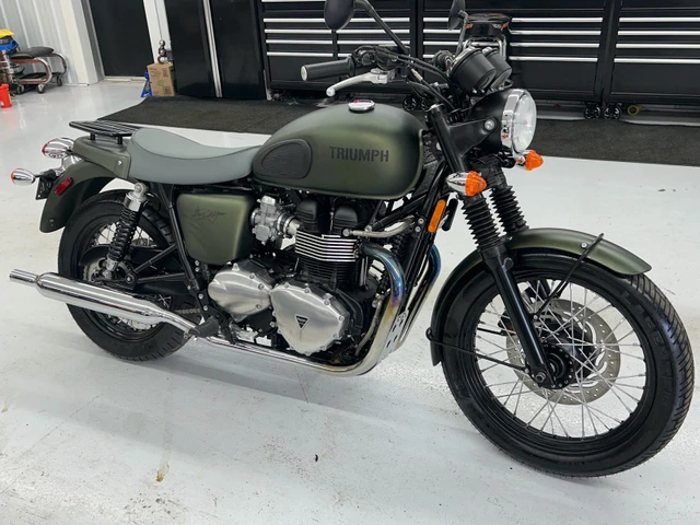 2012 Triumph, 146 km, Import Kanada — Foto 2 z 5