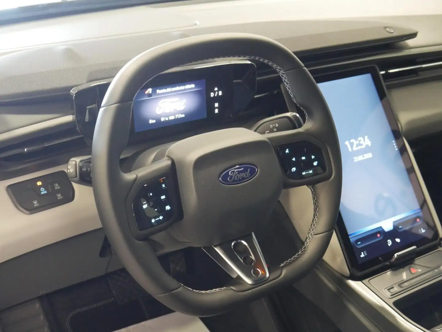 2026 Ford Capri, 12 km, Spanien — Foto 8 z 12