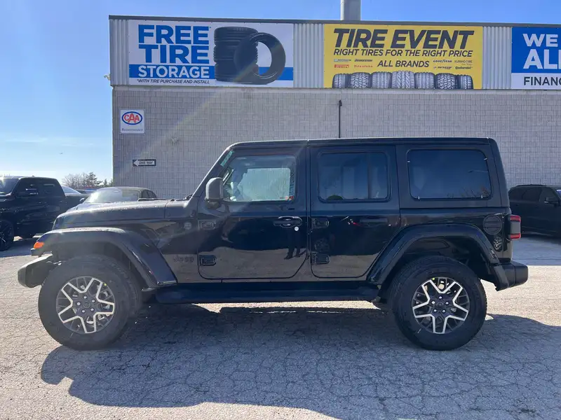 2027 Jeep Wrangler Unlimited, schwarz, Import Kanada — Foto 7 z 12