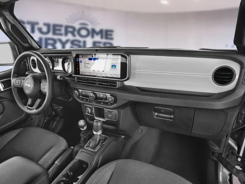 2027 Jeep Wrangler SAHARA, schwarz, 0 km, Import Kanada — Foto 11 z 11