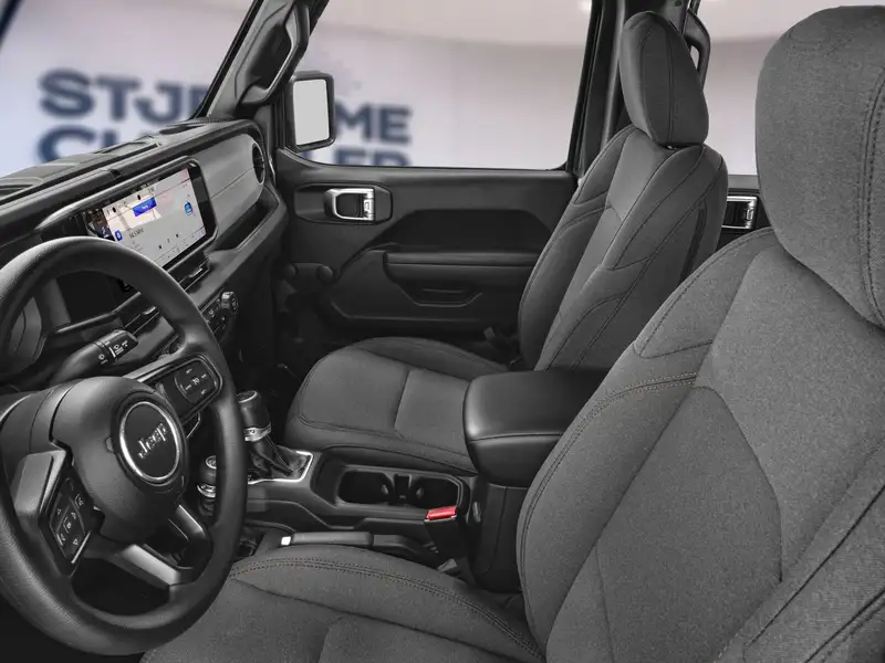2027 Jeep Wrangler SAHARA, schwarz, 0 km, Import Kanada — Foto 5 z 11