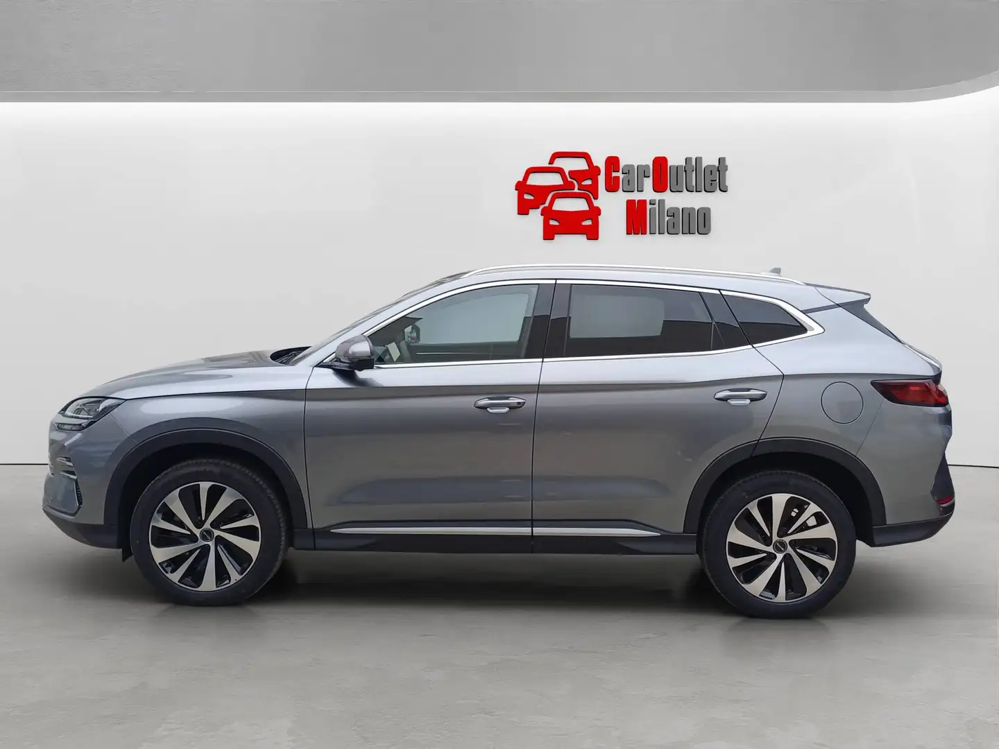 2026 BYD Seal U, 1 km, Italien — Foto 2 z 12