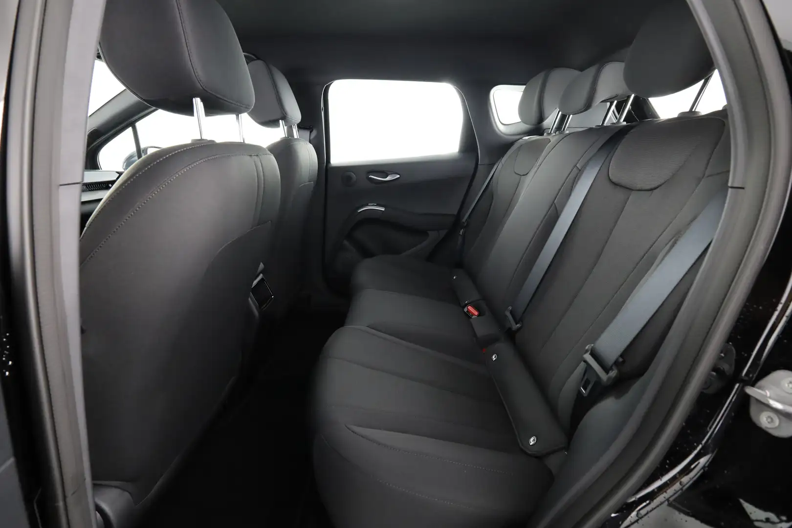 2026 BYD Dolphin, 1 km, Italien — Foto 11 z 12