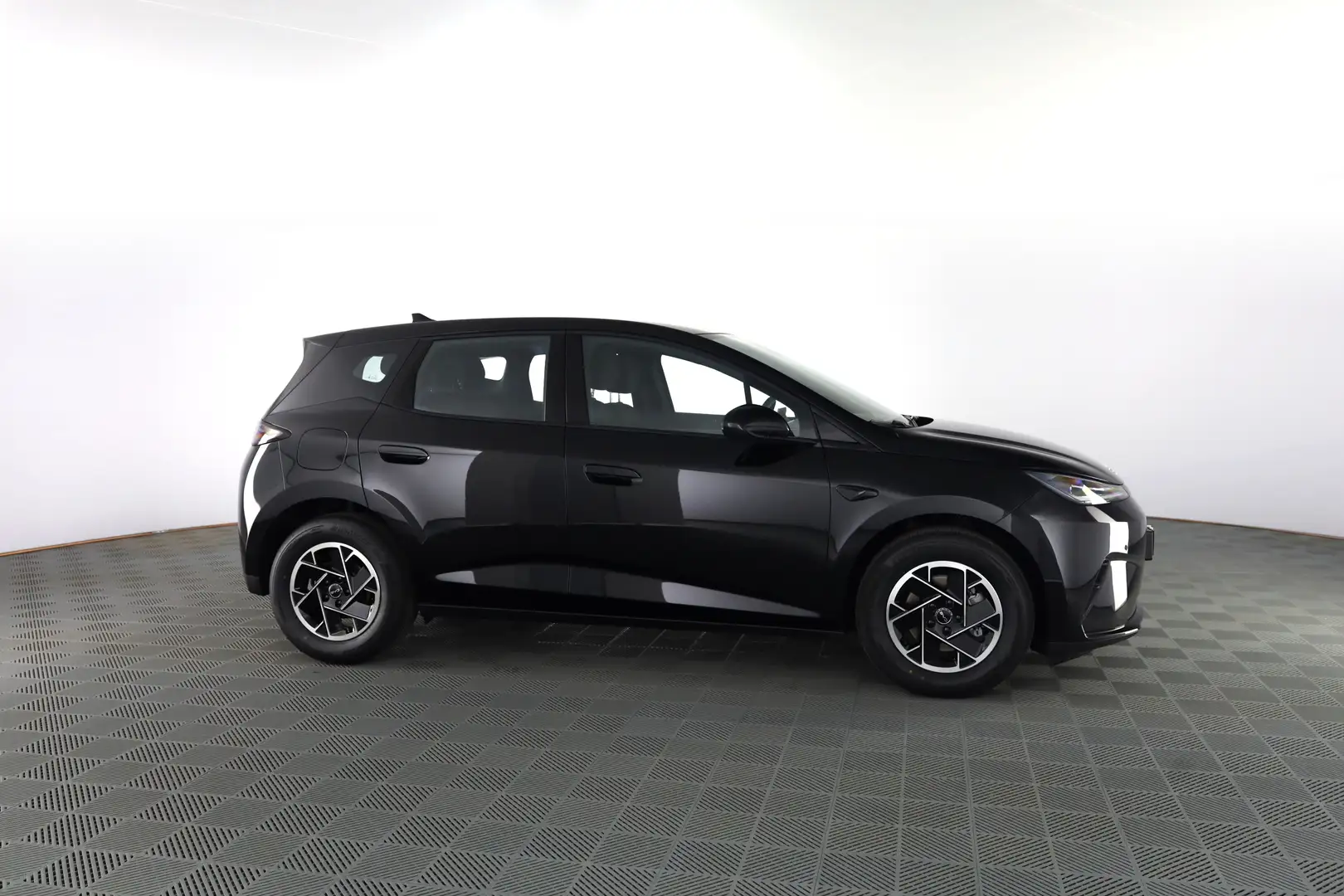 2026 BYD Dolphin, 1 km, Italien — Foto 7 z 12